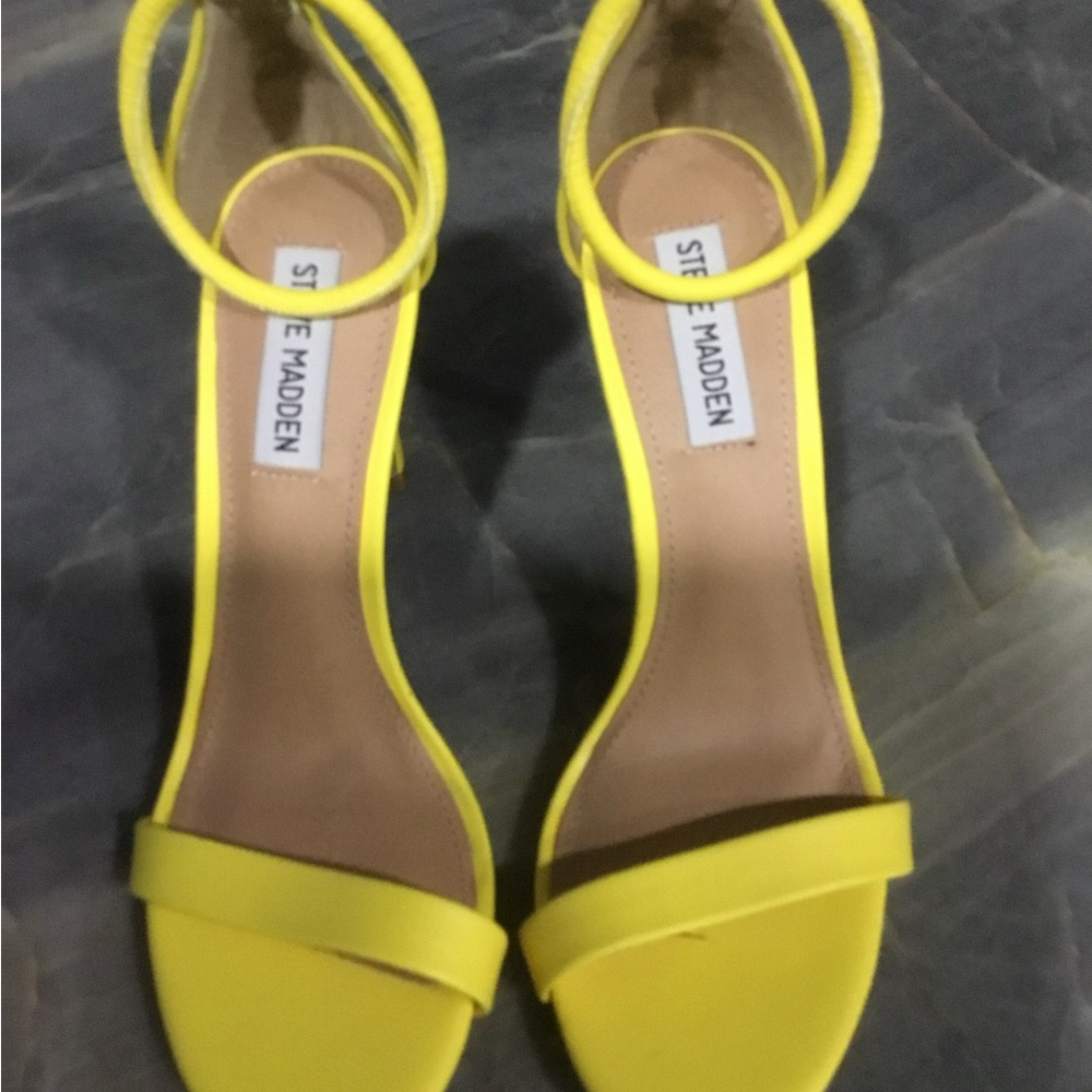 Brand New yellow Steve Madden heels!!